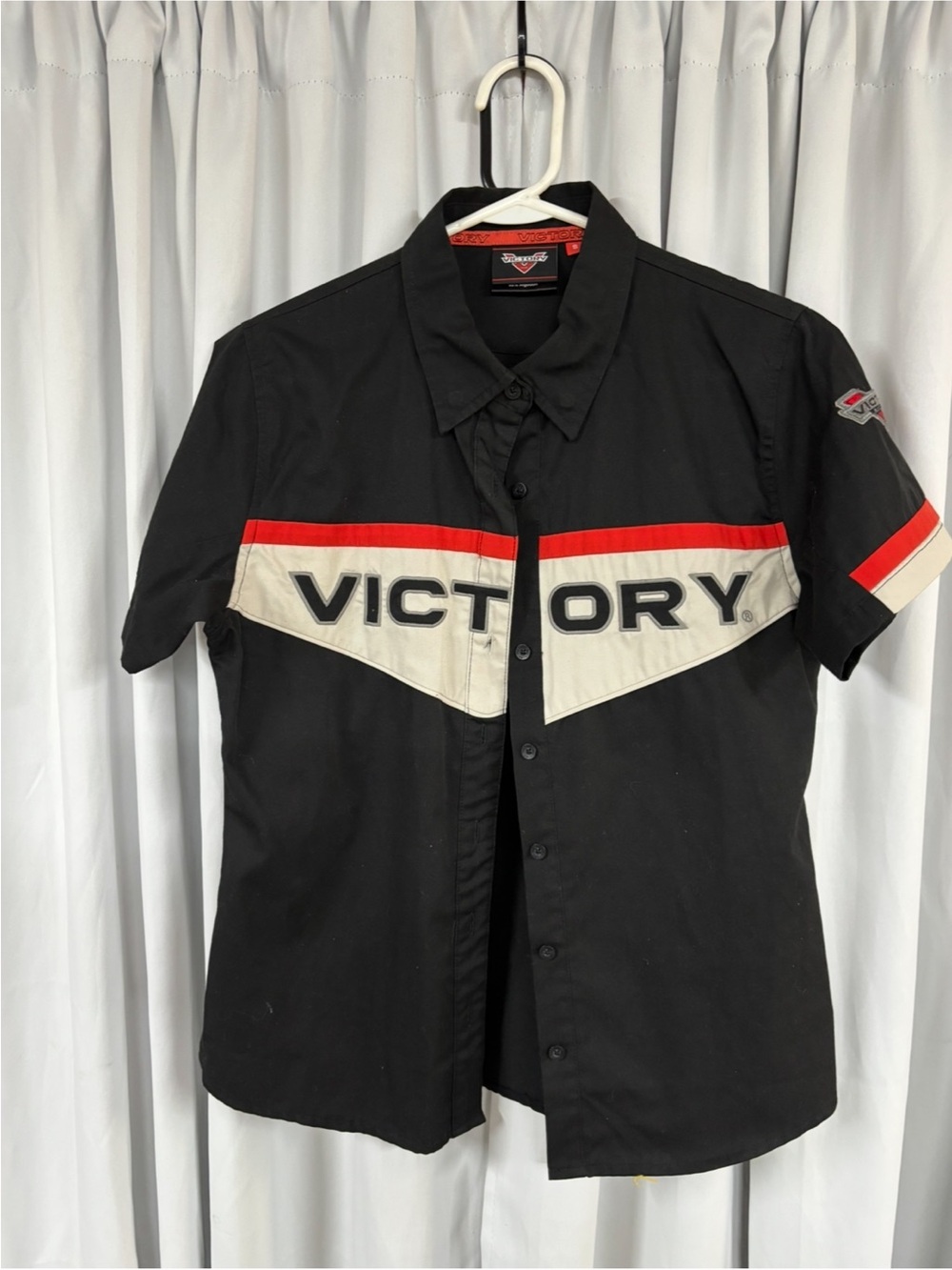 Victory Women's Black Short-Sleeve Button-Front Shirt with Red & Cream Accent
